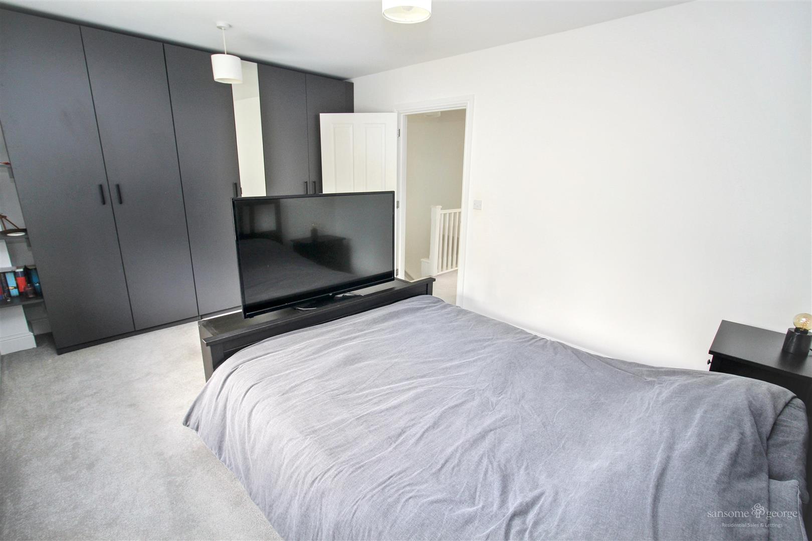 Sheffield Close, Pangbourne, Reading